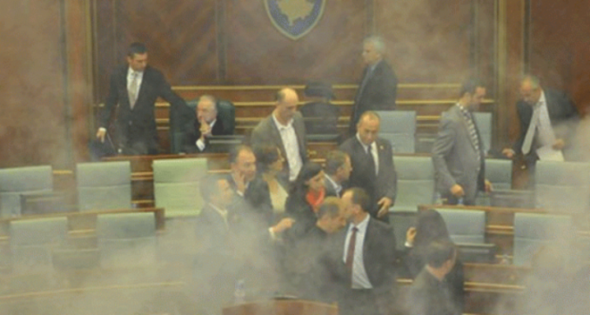 kosovo parlament solzavec2