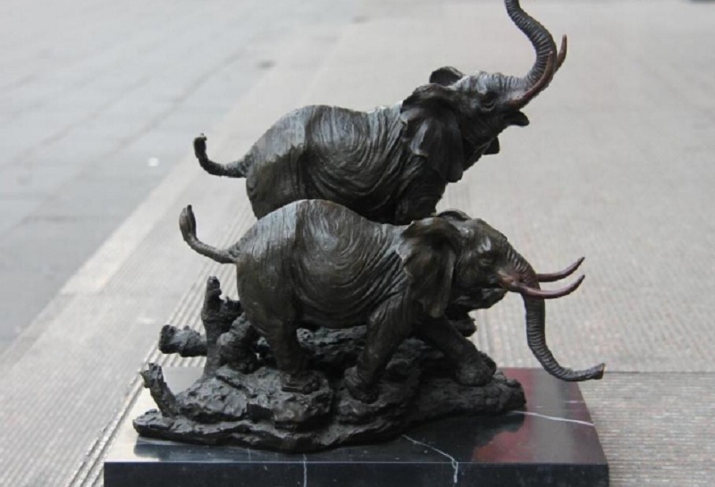 slon statua